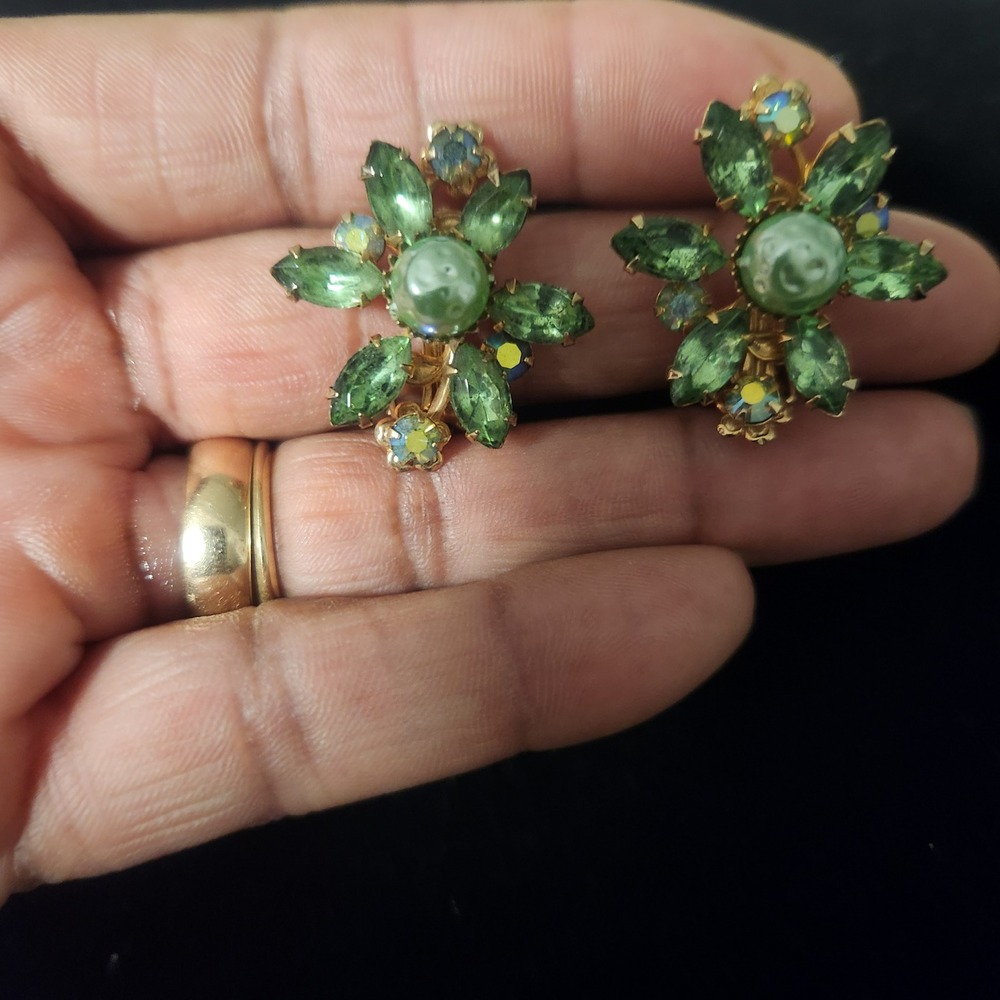 Sparkling Green Rhinestone Flower Clip On Earrings‎ Gold Tone Vintage - Picture 11 of 12